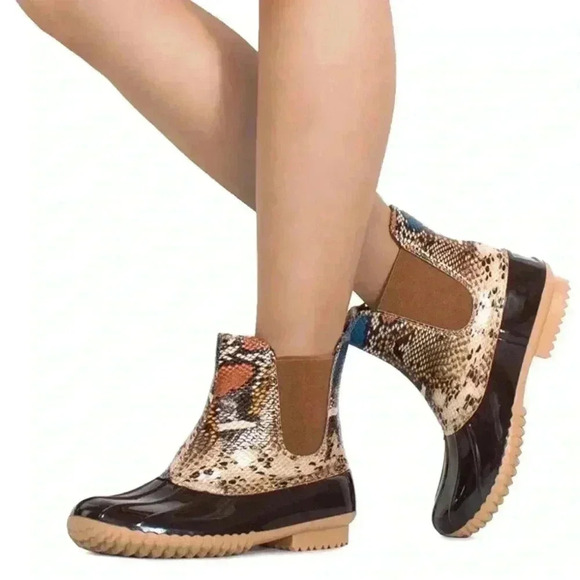 NEW Cute & Trendy Vegan Material Snake embossed slip on Duck Boots - Picture 2 of 16